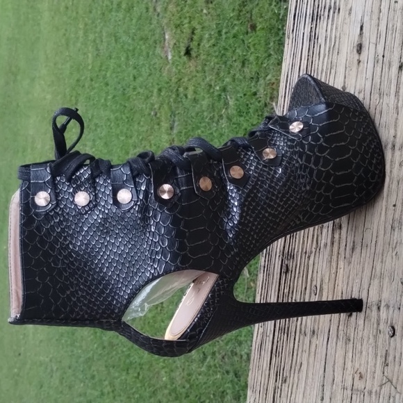 Kalinai Scene By Shoedazzle Stiletto Booties - Picture 2 of 9